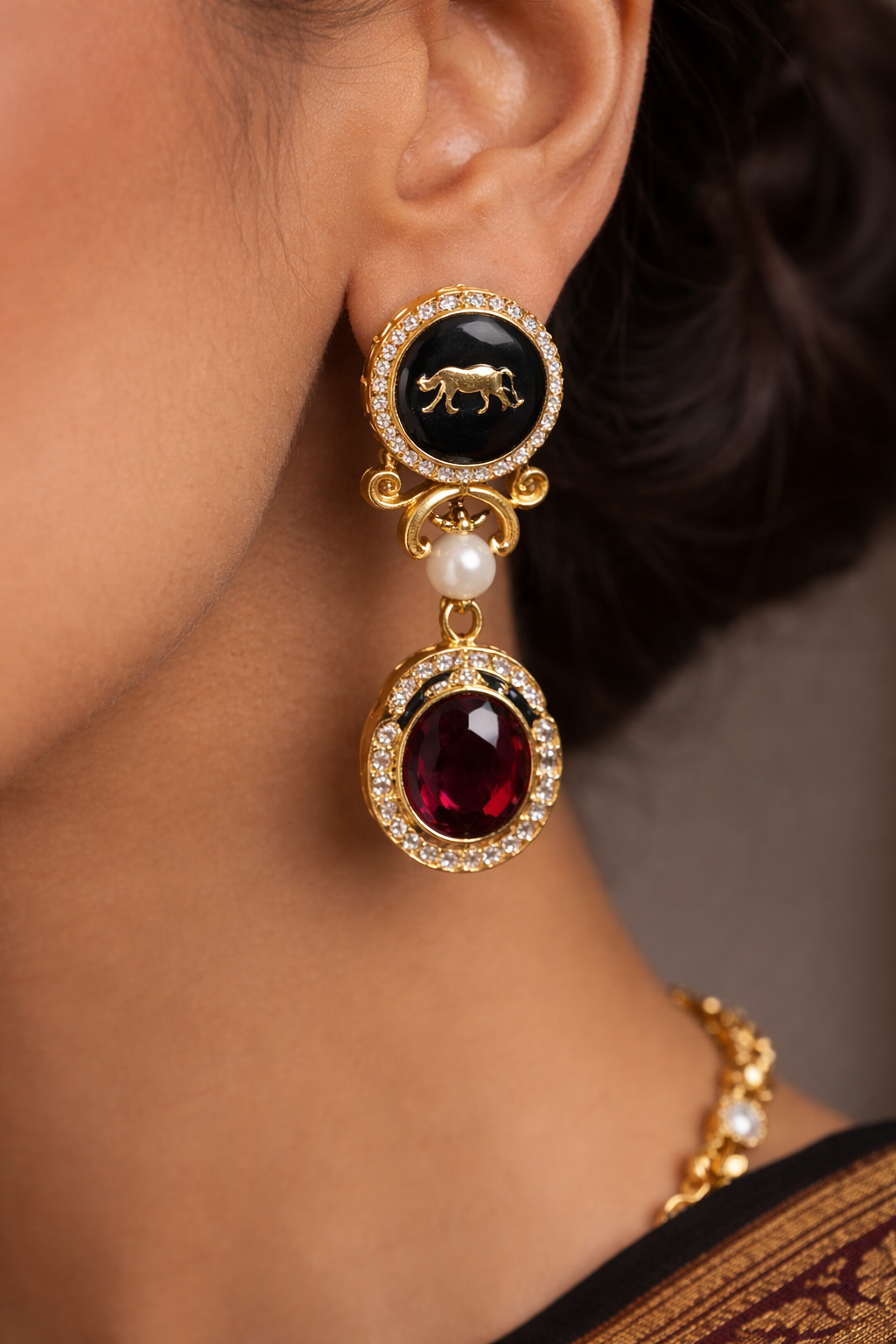 Shera Noir Heritage Necklace Set